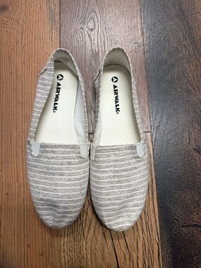 Airwalk Beige and White Striped Slip-On Shoes - Womenʻs Size 9.5
